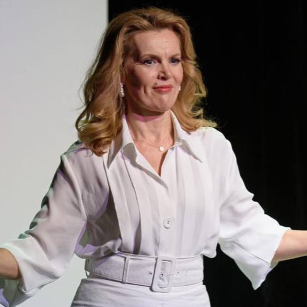 Powinnaś ją mieć w swojej szafie. Teraz hitową kurtkę Choteckiej kupisz za bezcen